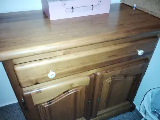 Mueble bajo de madera