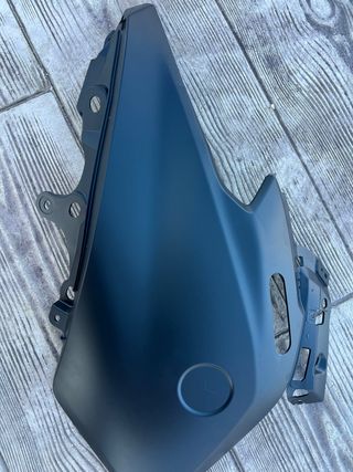 Tapa frontal izquierda Yamaha TMAX 560 2023