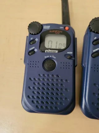 2 x Motorola Roaming Around 100 Walkie Talkies