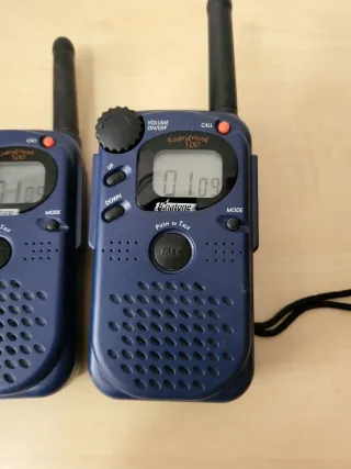 2 x Motorola Roaming Around 100 Walkie Talkies