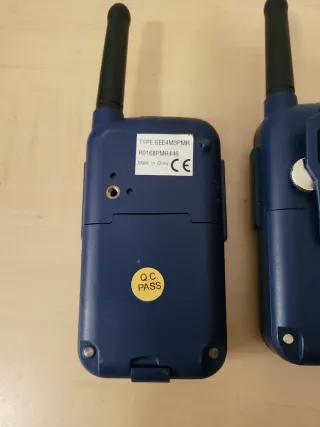 2 x Motorola Roaming Around 100 Walkie Talkies