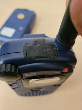 2 x Motorola Roaming Around 100 Walkie Talkies