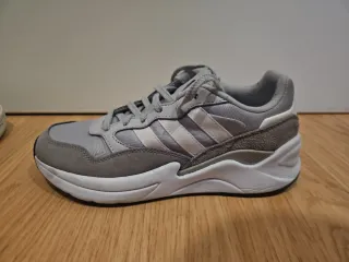 Tênis Adidas Cinza e Branco