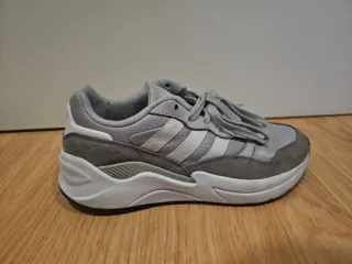Tênis Adidas Cinza e Branco