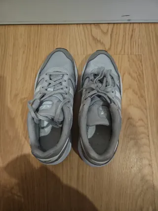 Tênis Adidas Cinza e Branco