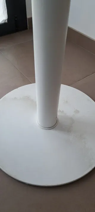 Mesa redonda con 3 sillas