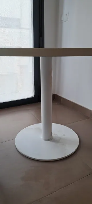 Mesa redonda con 3 sillas