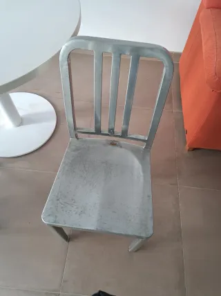 Mesa redonda con 3 sillas