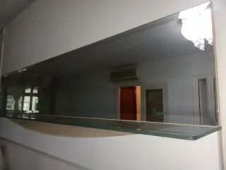 Estantería cristal con espejo