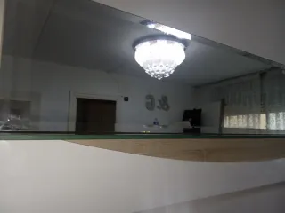 Estantería cristal con espejo