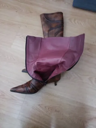 Botas de tacón marrón envejecido