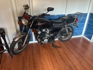 Moto Honda Clásica Negra CB750K