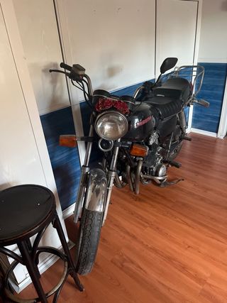Moto Honda Clásica Negra CB750K