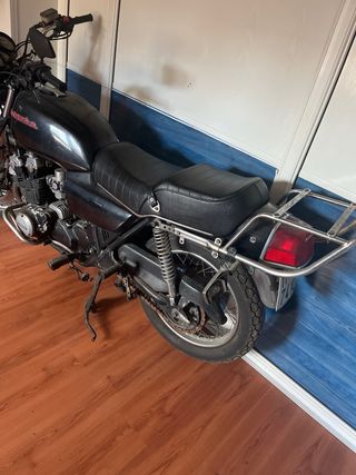 Moto Honda Clásica Negra CB750K