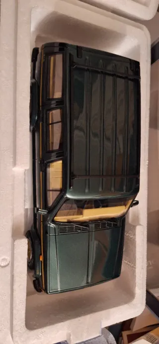 Jeep Cherokee Limited Otto Mobile 1:18