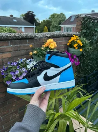 Jordan 1 High OG University Blue Talla 39