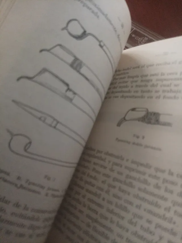 LIBRO ANTIGUO, DECORACIÓN MANUAL DE TEJIDOS