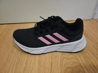 Tênis Adidas Preto e Rosa