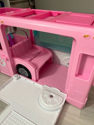 Caravana Barbie Rosa con Accesorios