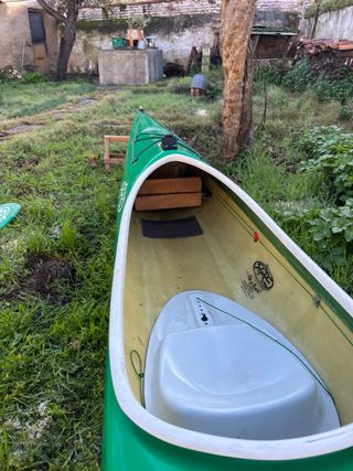 Piragua K1 verde y blanca