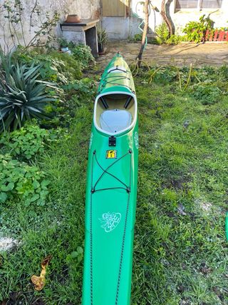 Piragua K1 verde y blanca