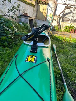 Piragua K1 verde y blanca