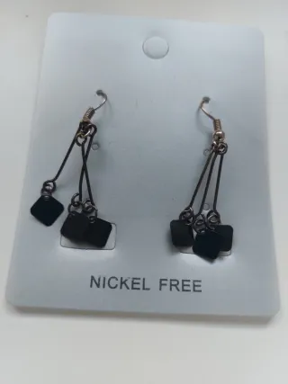 Pendientes largos negros