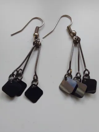 Pendientes largos negros
