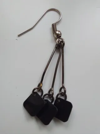 Pendientes largos negros