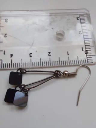 Pendientes largos negros