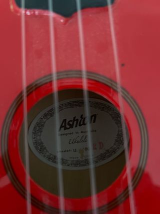 Ukelele rojo Ashton
