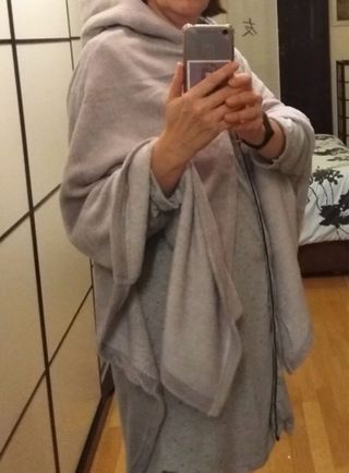 Capa con capucha polar cebra gris talla XL