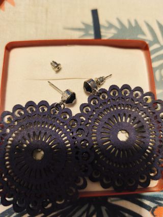 Pendientes negro y plateados