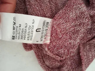 Maglietta donna stampa piume bordeaux con pietre