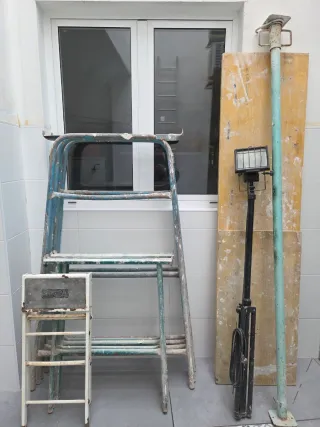 Lote construcción: escalera, foco, etc.