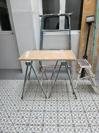 Lote construcción: escalera, foco, etc.