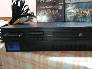 PlayStation 2 Nera con giochi