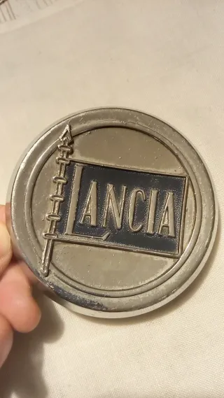 Stemma borchia Lancia