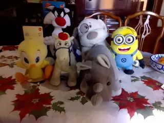 Peluche perro blanco con hueso 30x20cm