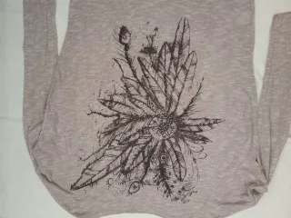 Maglietta donna stampa piume e pietre beige