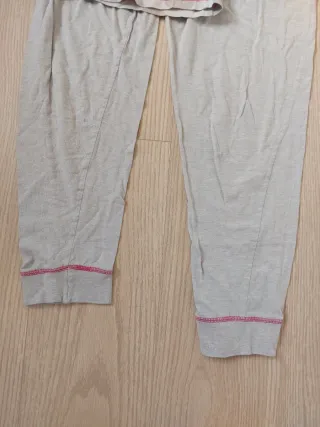 Pijama gris y rosa con estampado