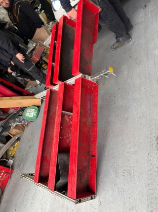 Estantería metálica roja furgoneta furgo