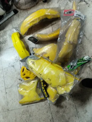 Plásticos Suzuki RM / DRZ Amarillos