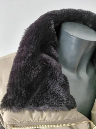 Chaquetón acolchado verde XL con cuello negro