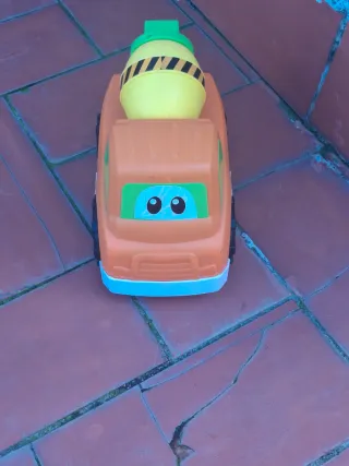 Camión hormigonera de juguete naranja