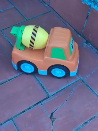 Camión hormigonera de juguete naranja