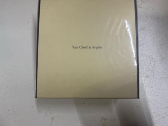 Van Cleef & Arpels First