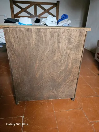 Mesita de noche de madera