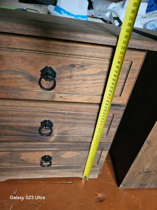 Mesita de noche de madera