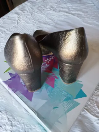 Zapatos de tacón Unisa dorados T.39